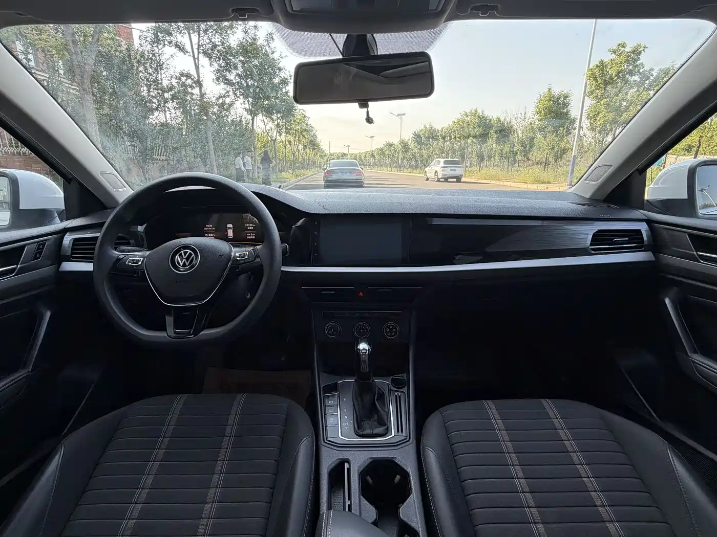 Volkswagen Lavida 2022 1.5L Auto Comfort Edition фото 9