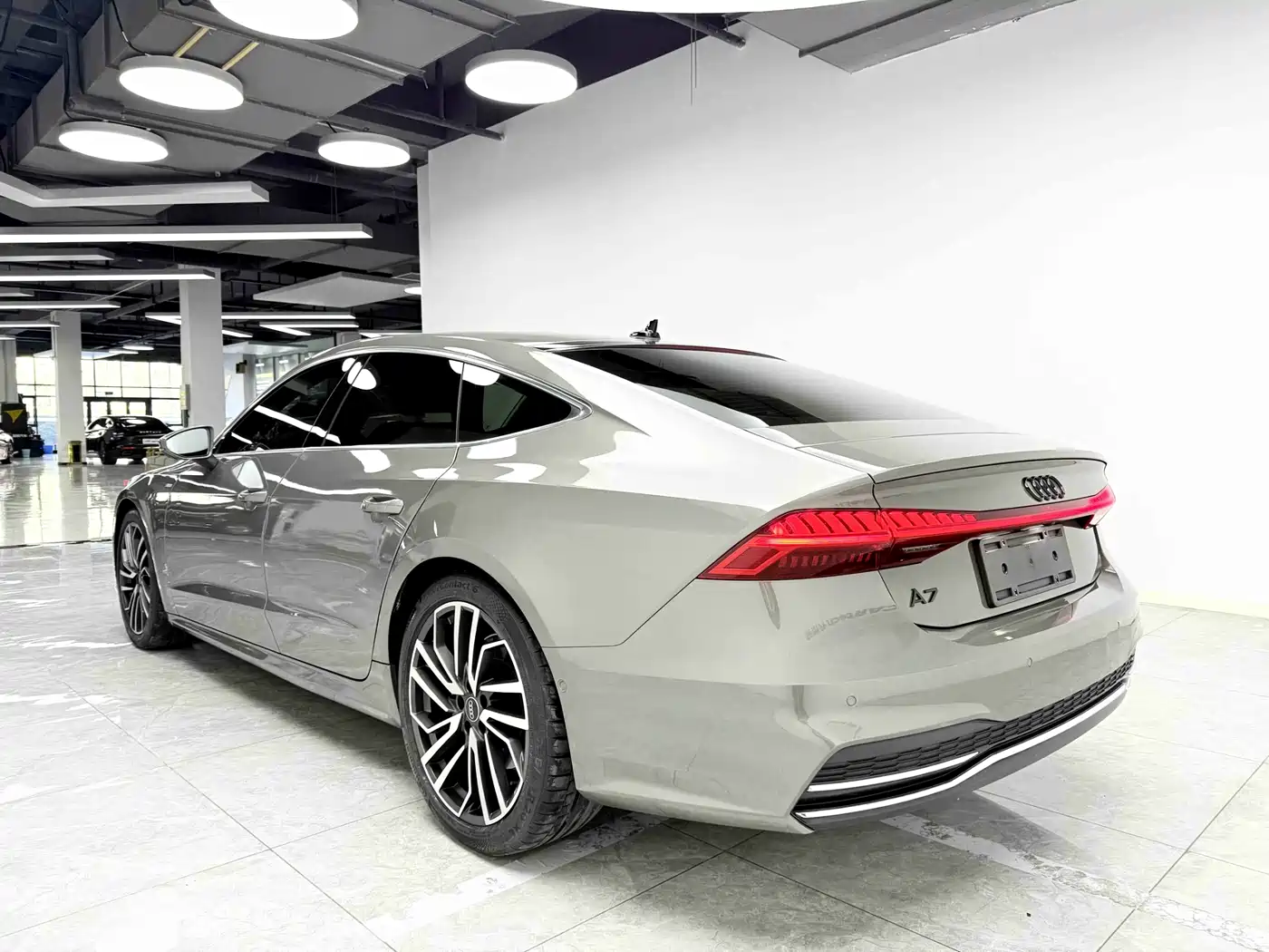 Audi A7 2023 Model 45 TFSI Premium Selection Edition фото 4