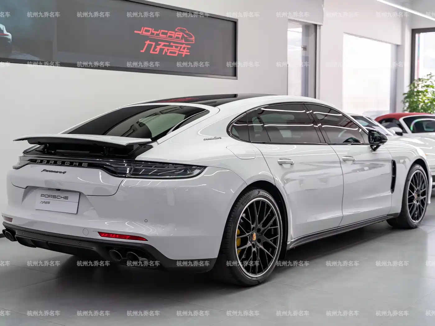 Porsche Panamera 2023 Panamera 4 Executive Long Wheelbase Platinum Edition 2.9T фото 7