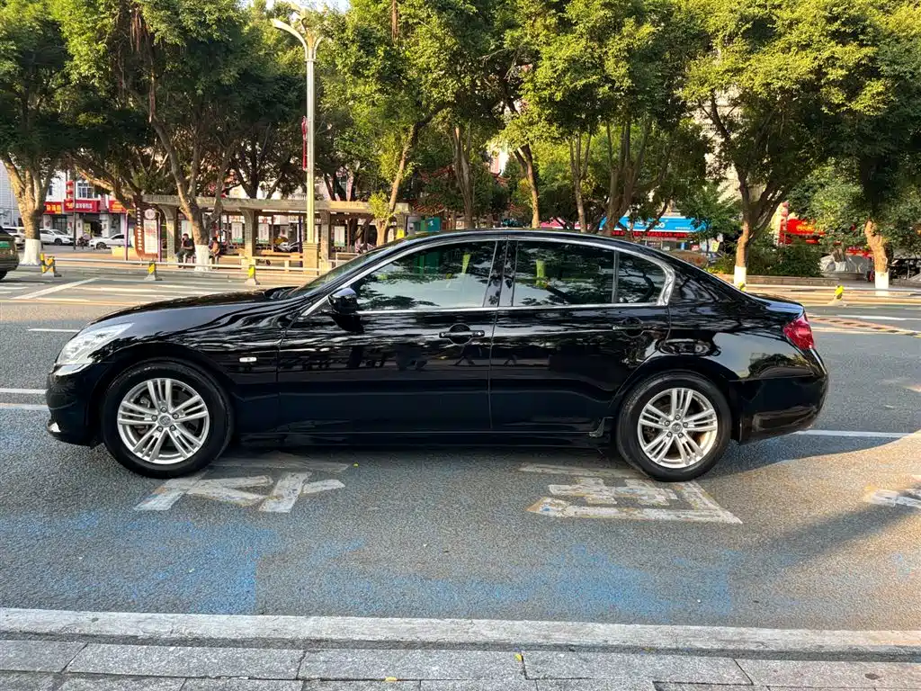 Infiniti G Series 2011 2010 Model G25 Sedan Luxury Sport Edition