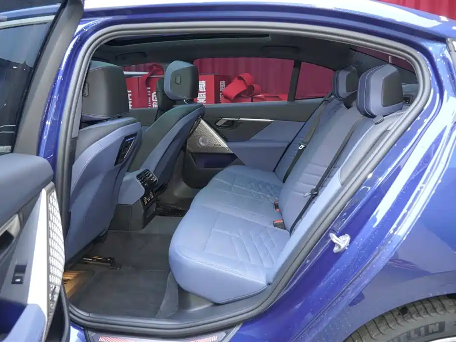 BMW 5 Series 2024 530Li Premium Luxury Package фото 19