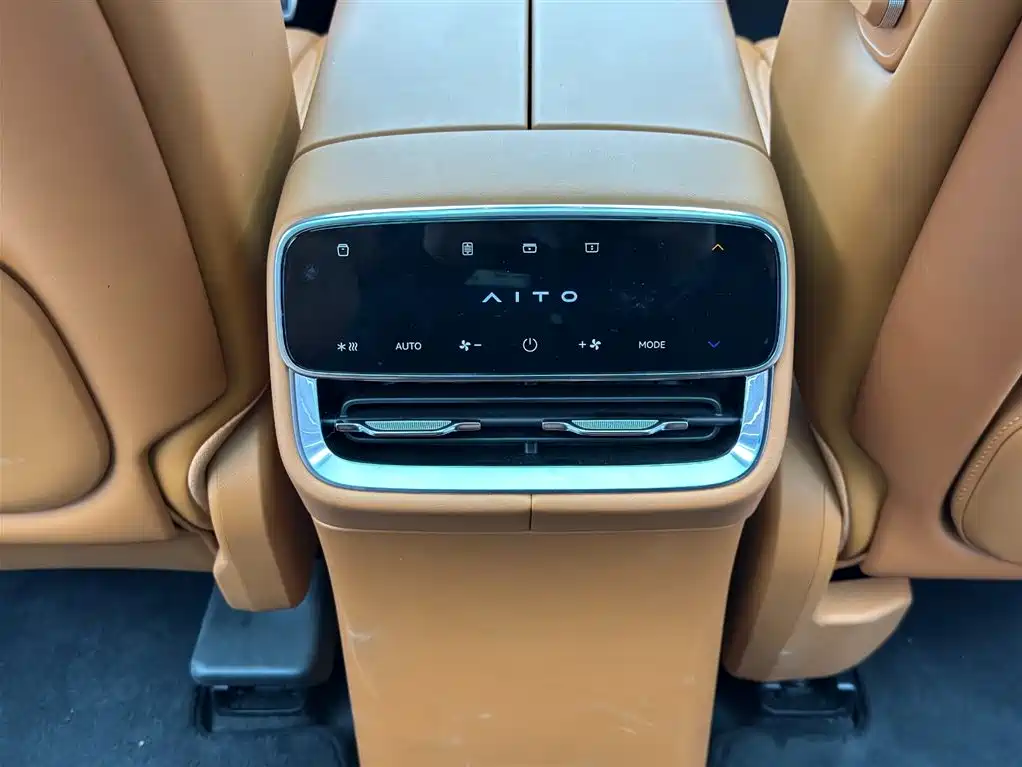 AITO Wenjie AITO M8 2025 Model Extended Range Ultra Edition 53.4kWh 5-Seater фото 13