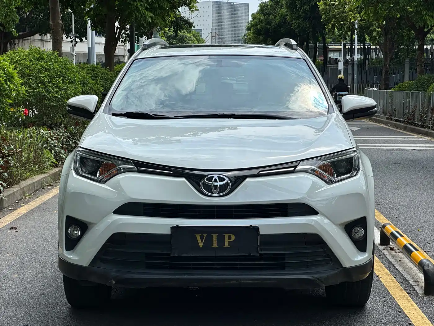 Photo 2 - Toyota RAV4 Rongfang