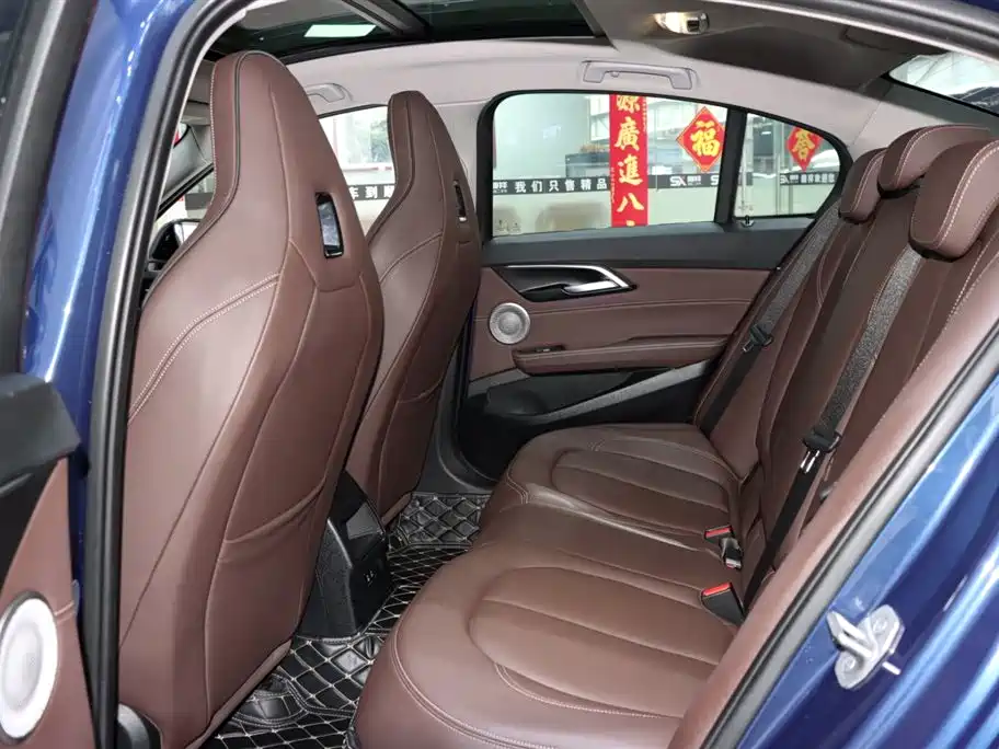 BMW 1 Series 2023 125i M Sport Shadow Edition фото 11