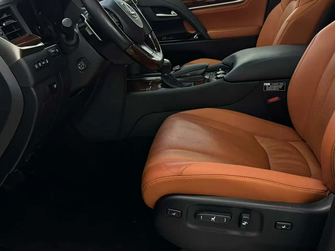 Фото 5 - Lexus LX