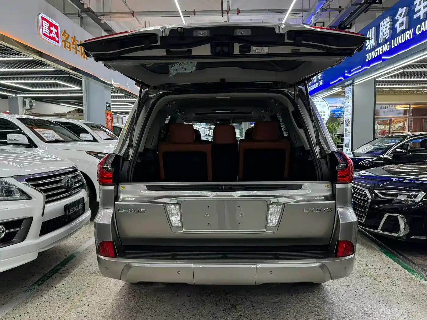 Фото 8 - Lexus LX