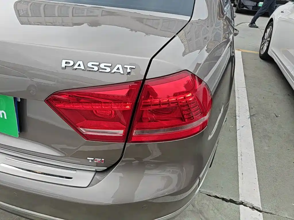 صورة 8 - Volkswagen Passat