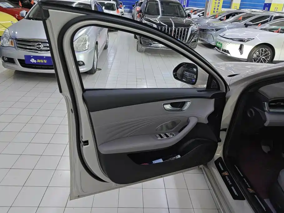 Roewe M7 DMH 2025 2025 1.5T 115km Mid-range