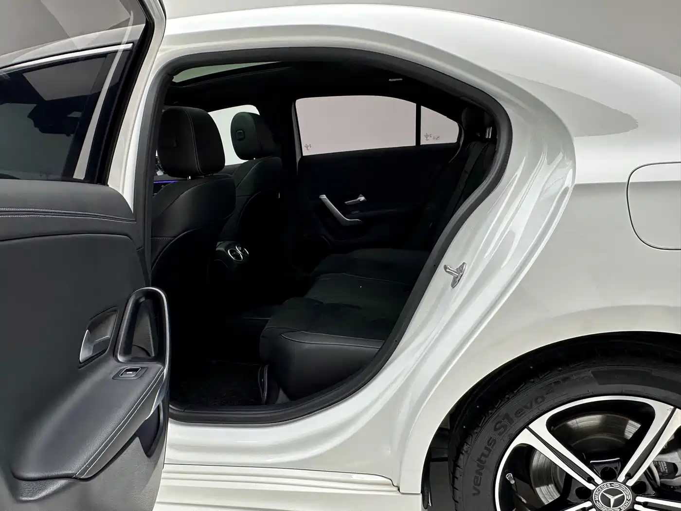 Mercedes-Benz A-Class 2022 Facelift III A 200 L Sport Sedan Fashion фото 8