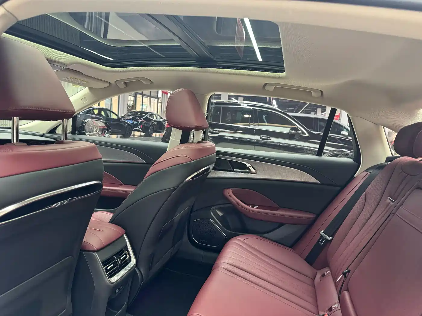 Hongqi H5 2024 1.5T DCT Smart Connect Flag Rhythm Edition фото 15