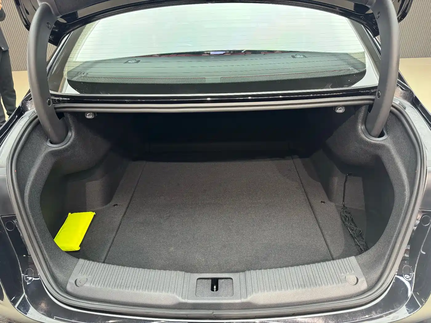 Hongqi H5 2024 1.5T DCT Smart Connect Flag Rhythm Edition фото 17