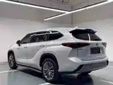 Photo 7 - Toyota Highlander