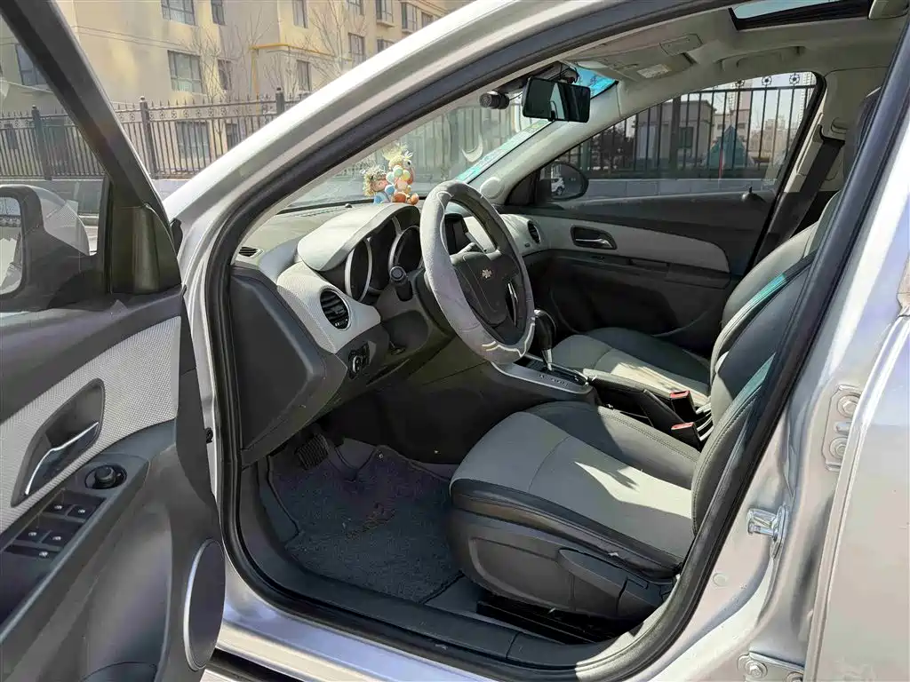 Chevrolet Cruze 2009 1.6L SE MT фото 5
