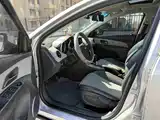 Photo 5 - Chevrolet Cruze