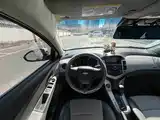 Photo 9 - Chevrolet Cruze