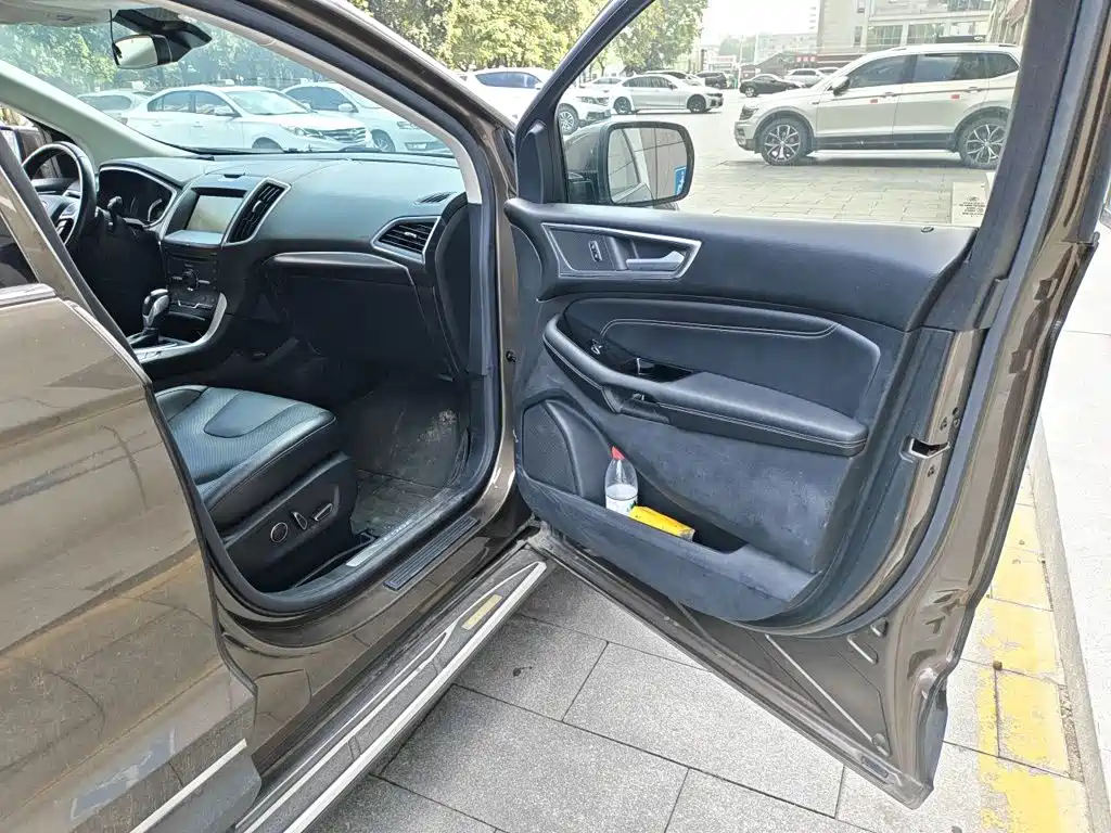 Фото 19 - Ford Edge