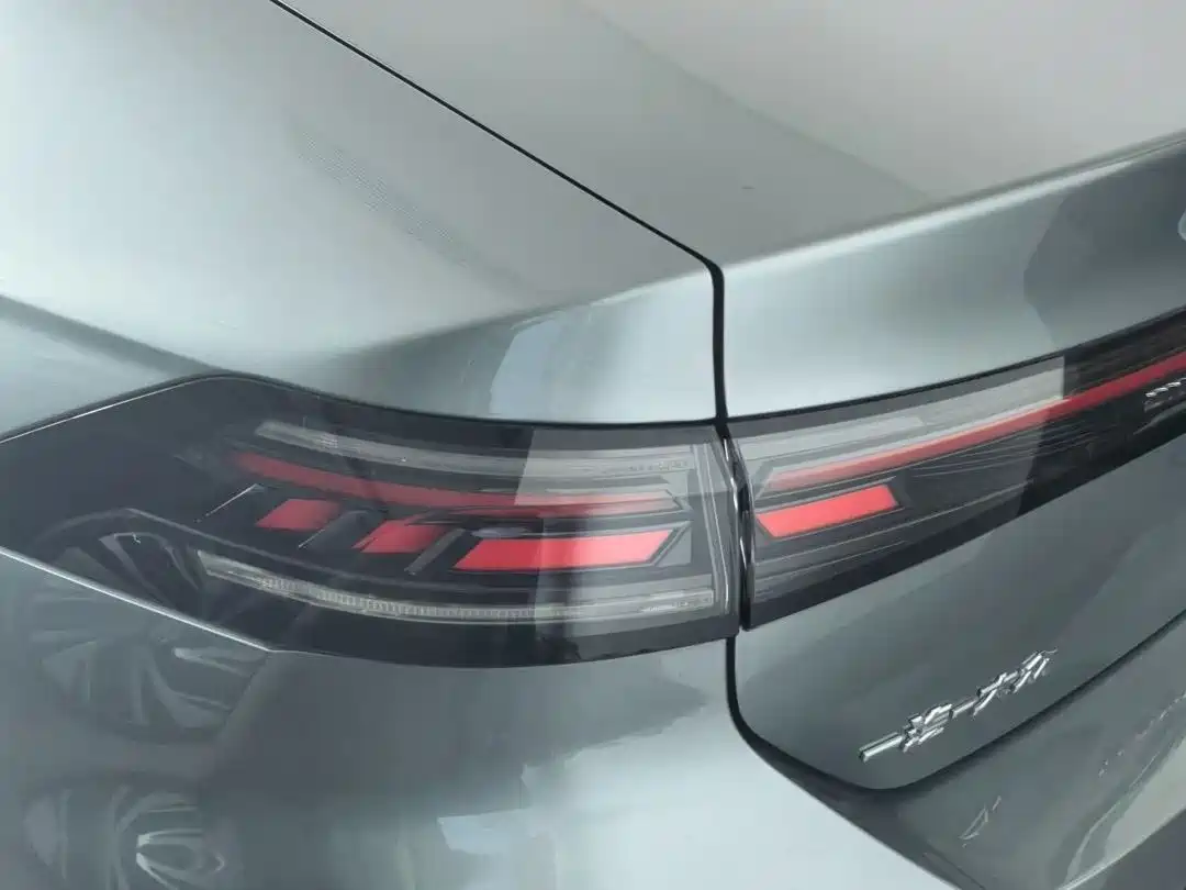 Volkswagen Sagitar 2025 300TSI DSG High-end Model фото 6