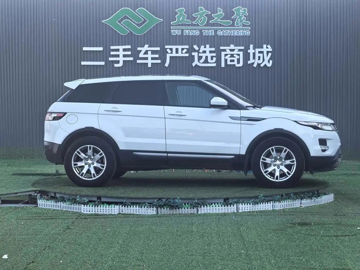 Land Rover Range Rover Evoque (Import) 2014 2.0T 5-door Brilliance Sport фото 4