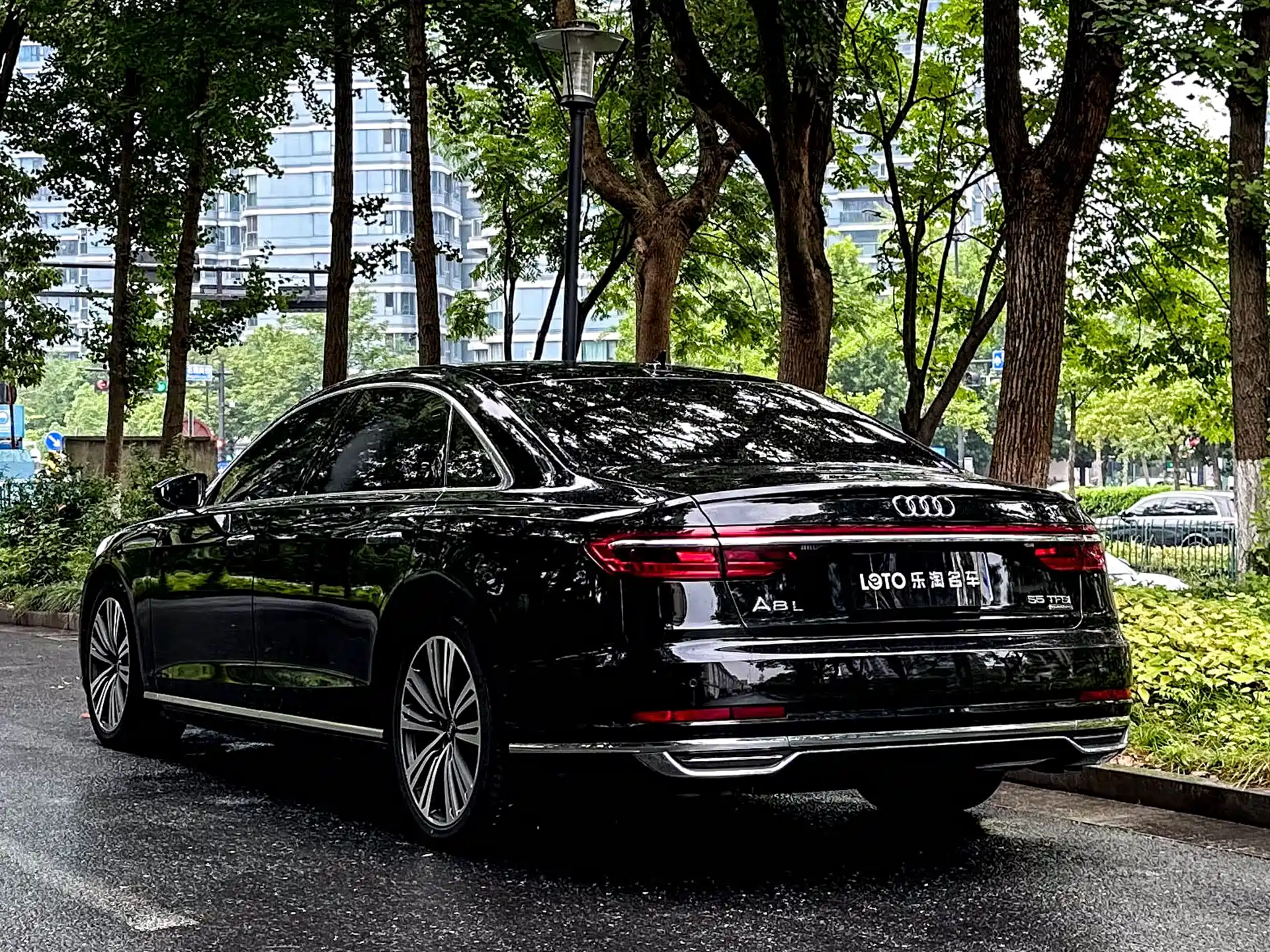 Фото 3 - Audi A8
