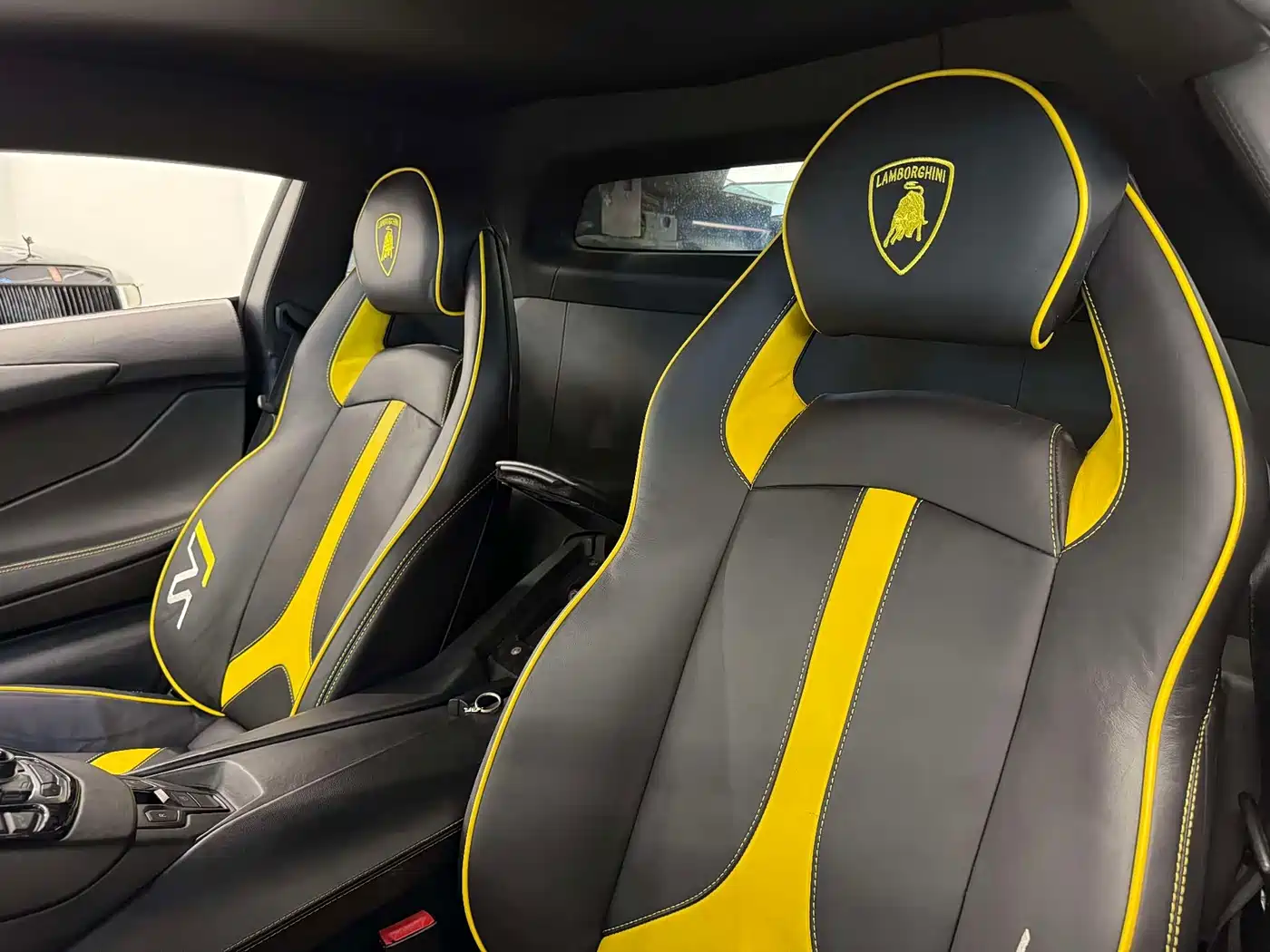 Lamborghini Aventador 2011 LP 700-4 фото 8
