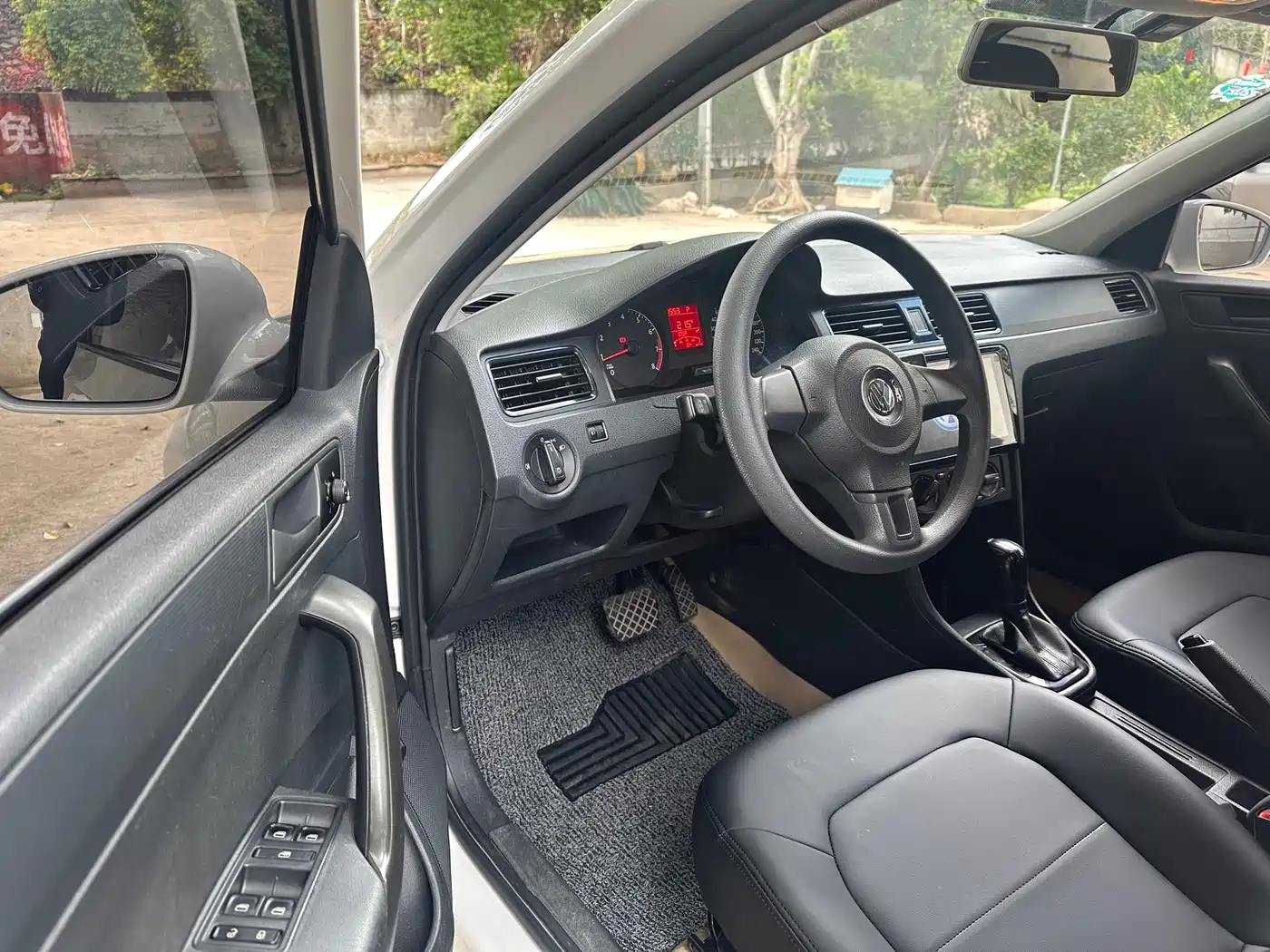 Volkswagen Santana 2016 1.6L Automatic Trend Edition фото 7