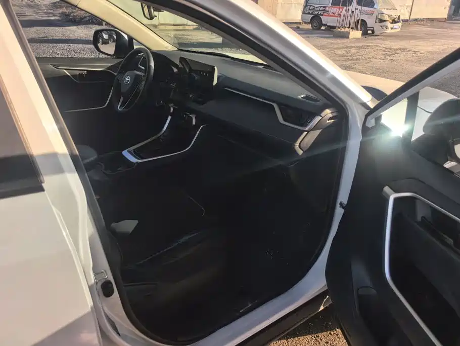 Toyota RAV4 2025 2024 2.0L CVT FWD Urban Edition