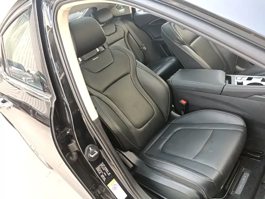 Фото 25 - Besturn B70