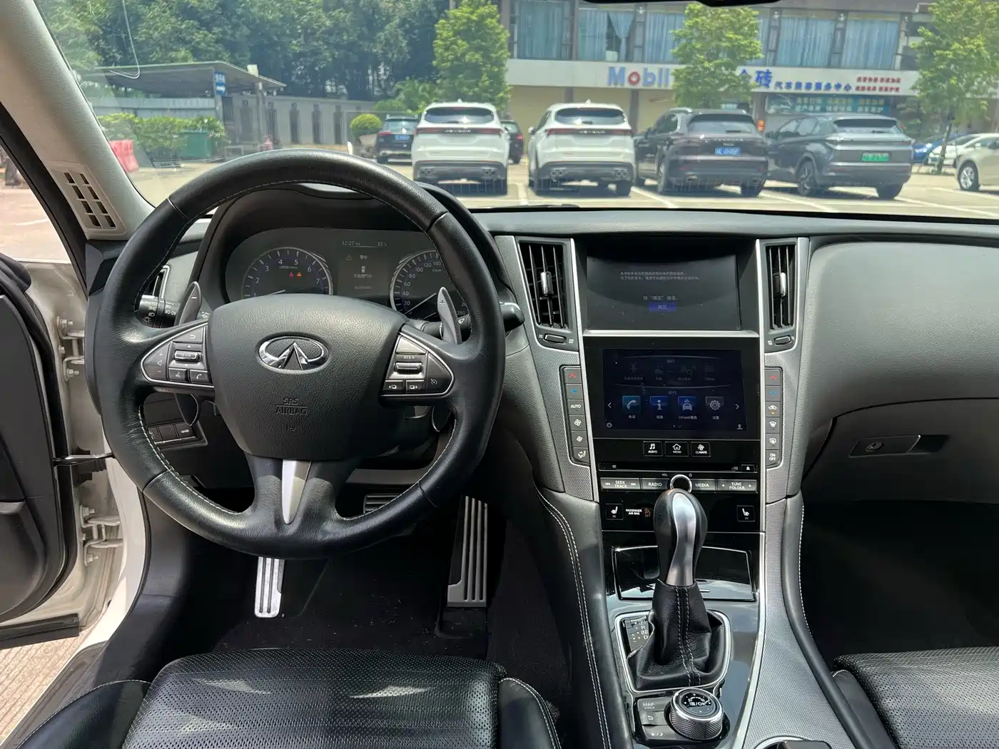 Photo 15 - Infiniti Q50