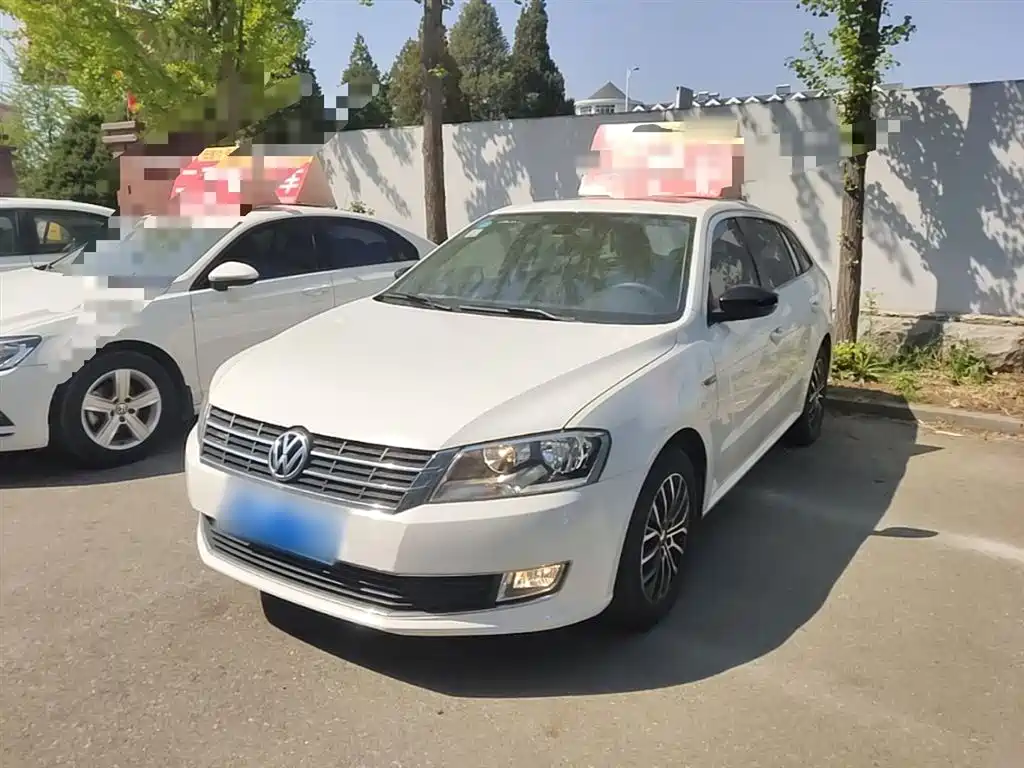 Volkswagen Lavida Tour 2014 1.4TSI Automatic 30th Anniversary Edition фото 2