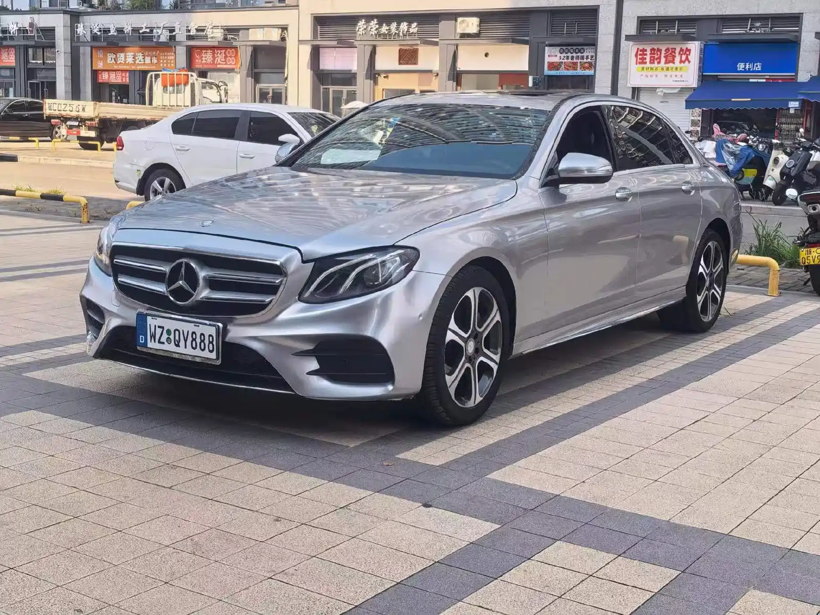 Фото 1 - Mercedes-Benz E-Class