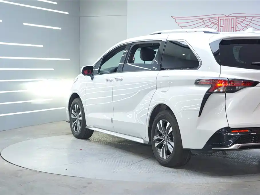 Toyota Granvia 2024 2.5L Hybrid Premium PLUS 4WD Edition фото 5
