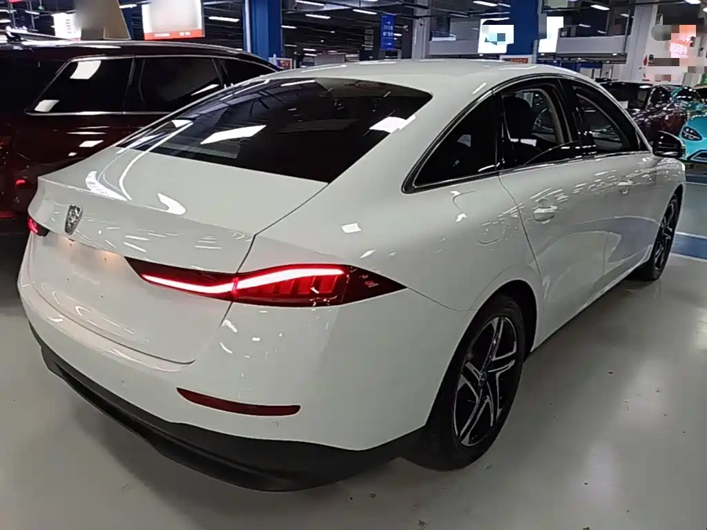 Roewe D7 2024 2023 DMH 125km Beyond Edition
