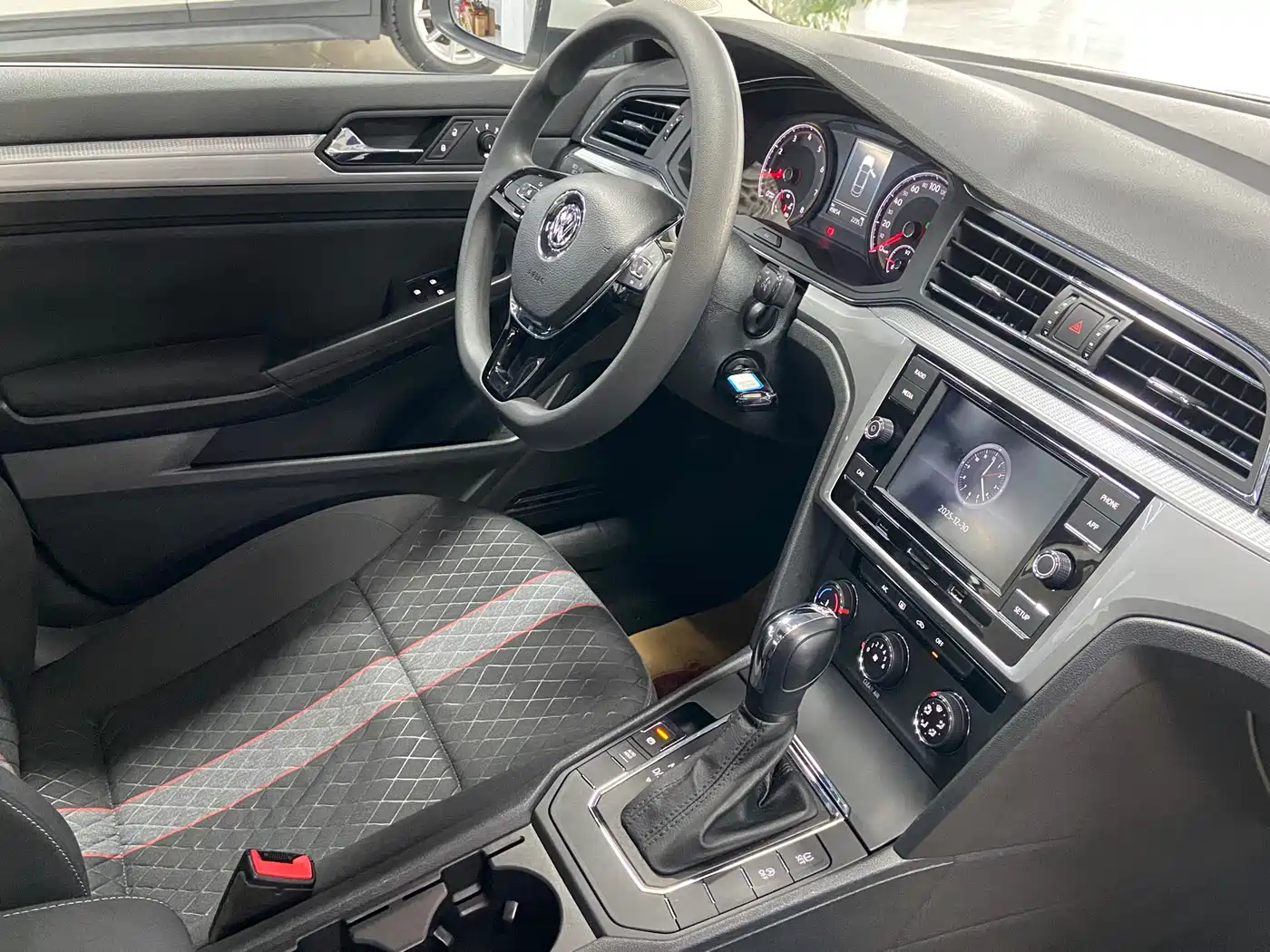Volkswagen Lamando 2019 230TSI DSG Vision Edition China V фото 19