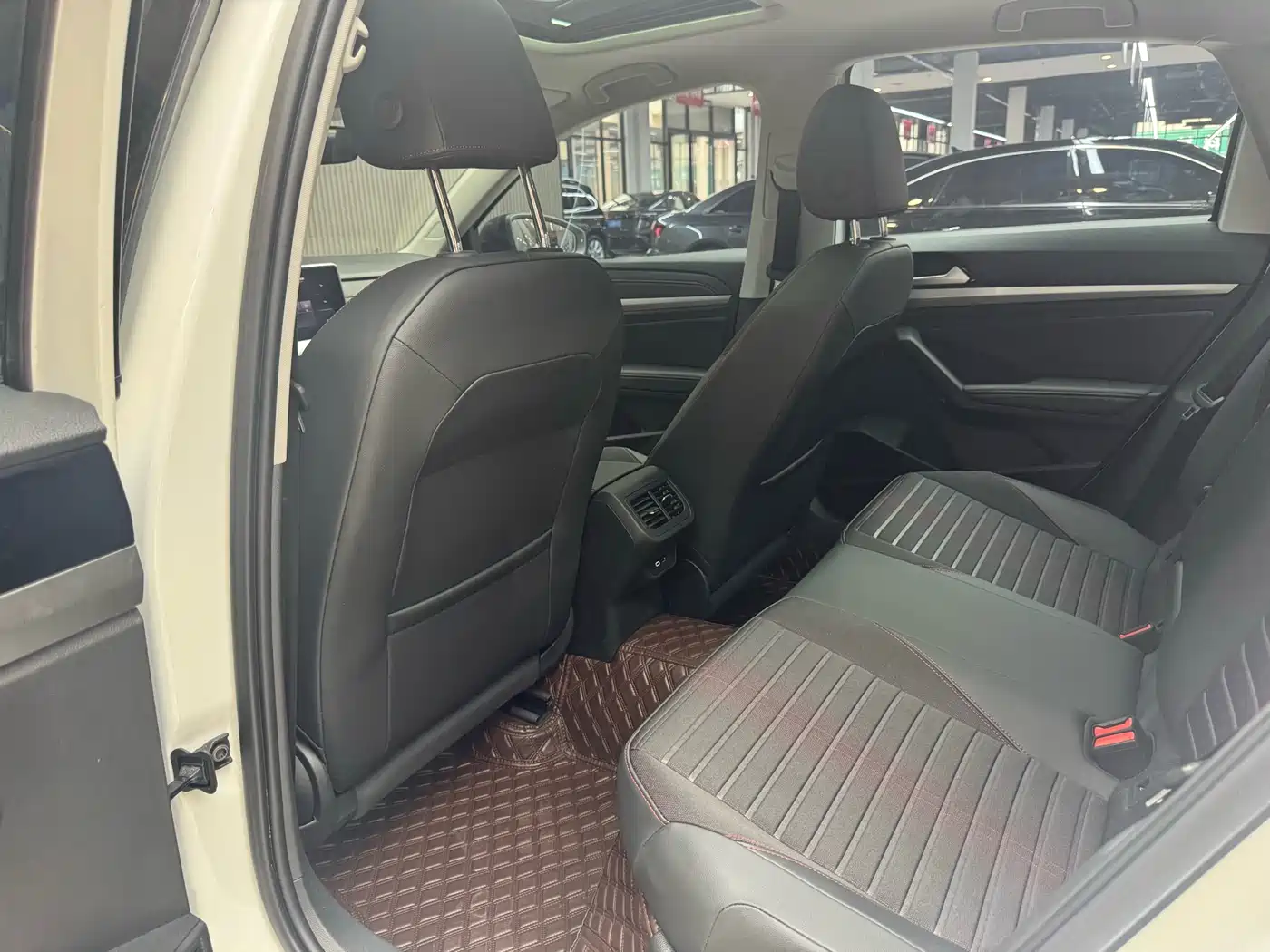 Volkswagen Lavida 2024 Model 300TSI DSG Starlight Full Comfort Edition фото 15