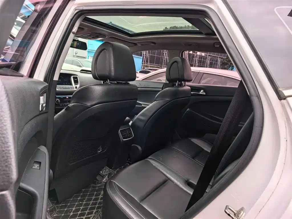 Hyundai Tucson 2018 1.6T DCT 2WD 15th Anniversary Special Edition фото 9