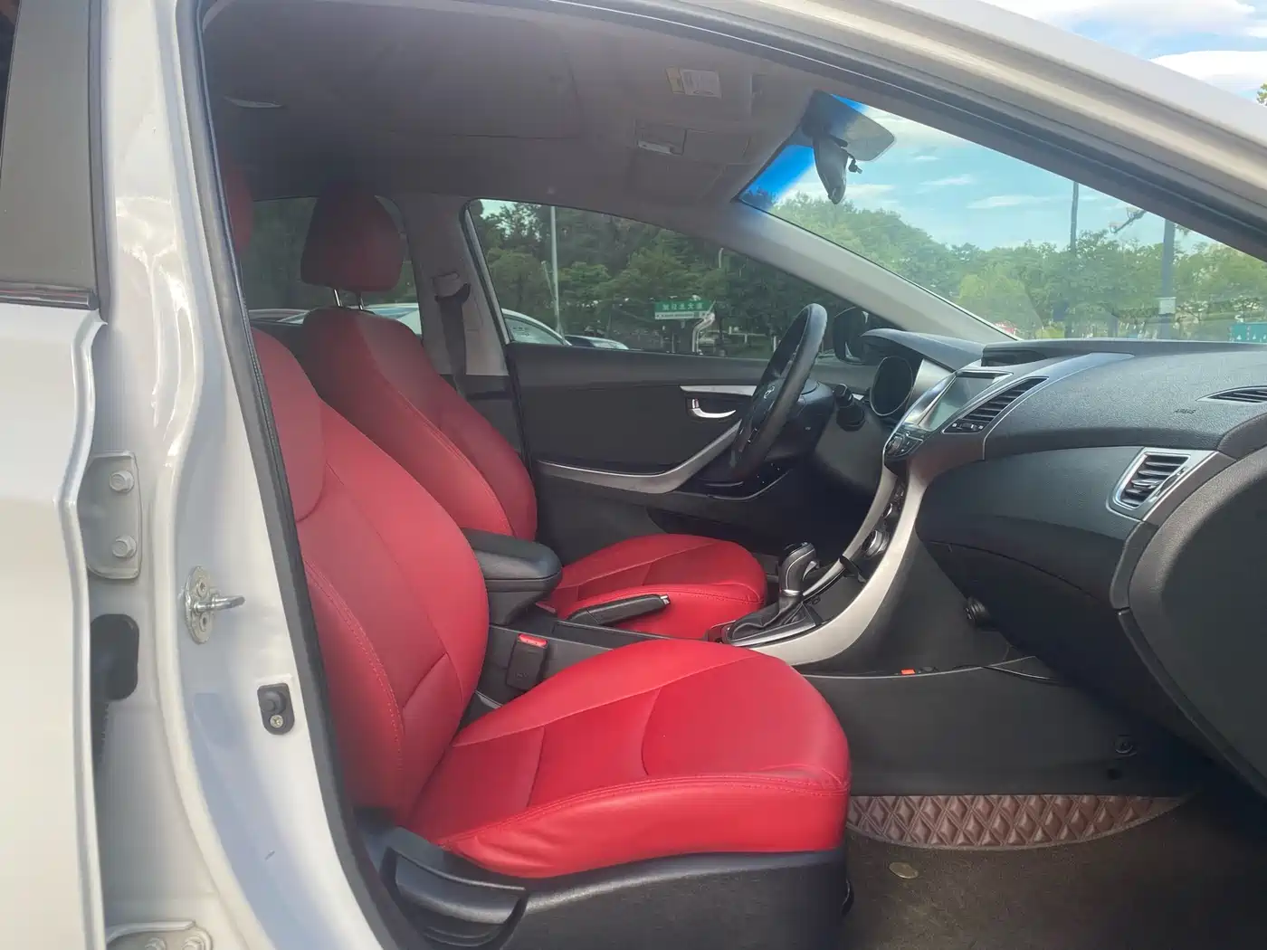 Hyundai Langdong 2016 1.6L Automatic Premium Edition фото 5