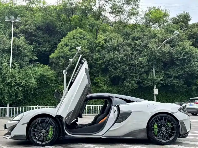 Photo 3 - McLaren 570
