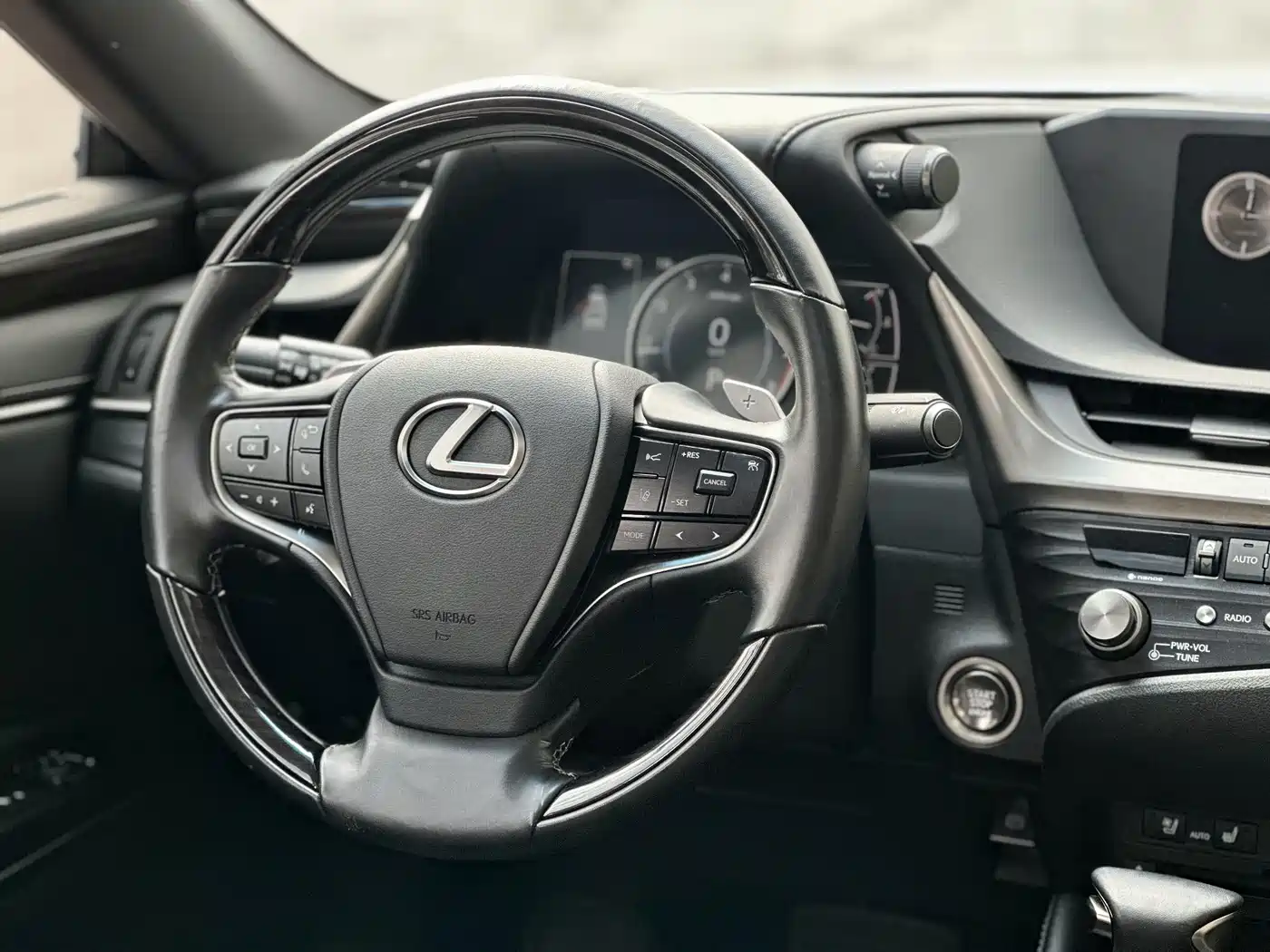 Lexus ES 2020 200 Excellence фото 8