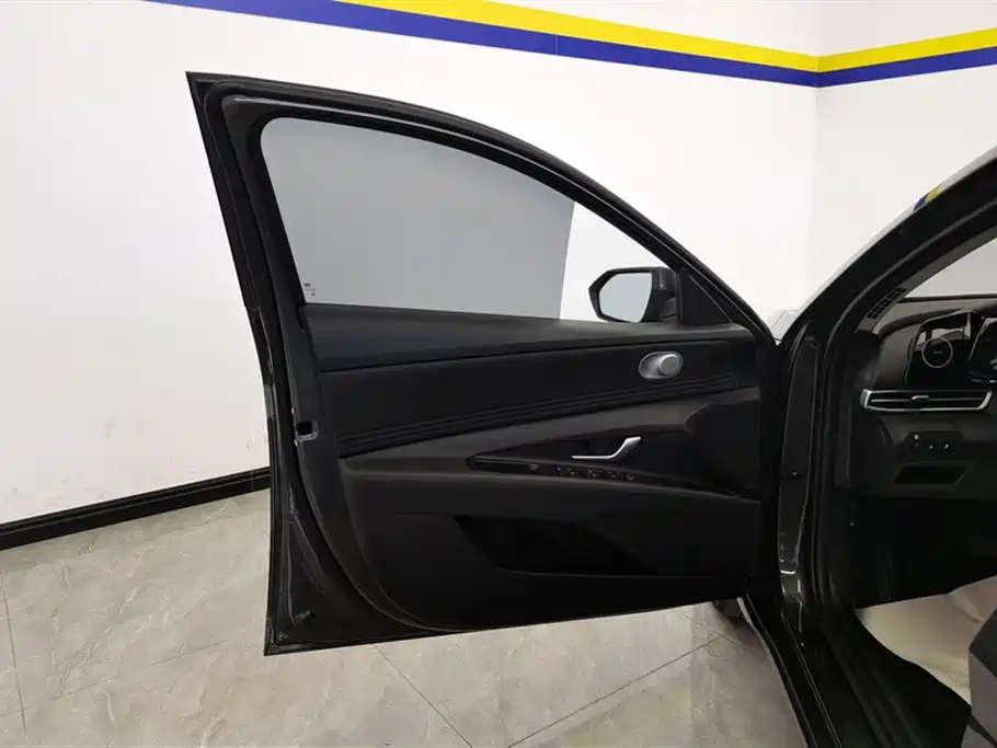 Hyundai Elantra 2023 1.5L CVT GLX Elite Edition фото 7