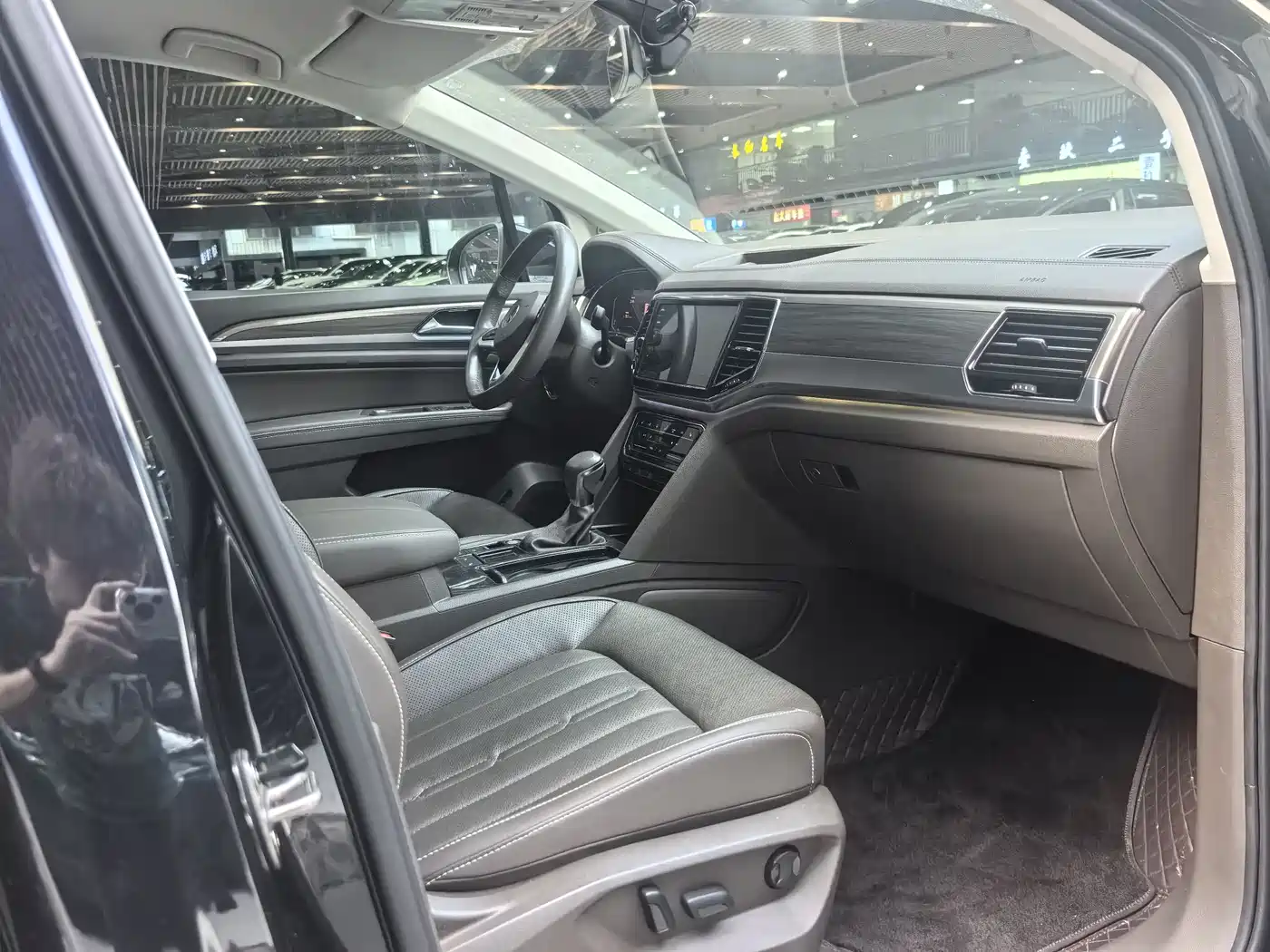 Volkswagen Viloran 2020 330TSI Luxury Edition фото 9