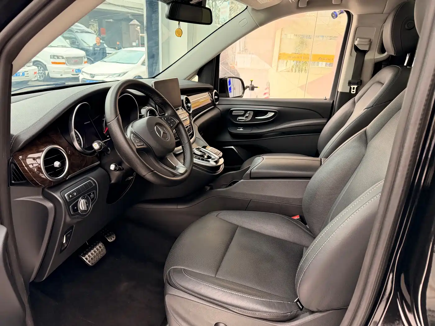 Mercedes-Benz V-Class 2018 V 260 L Premium Long Wheelbase Edition China VI фото 4