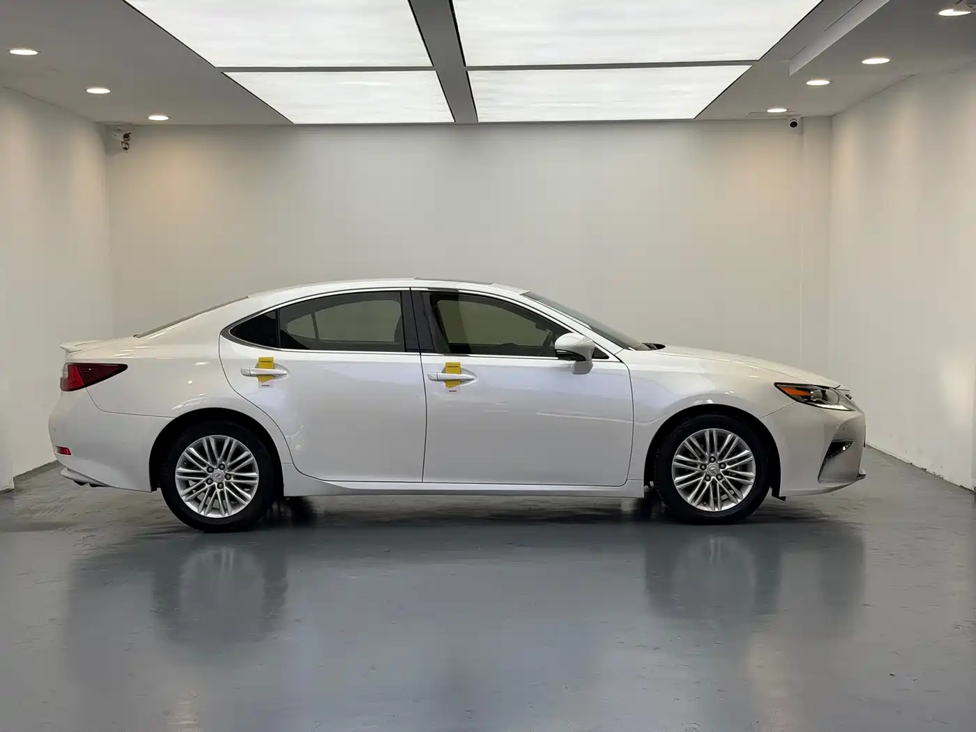 Lexus ES 2015 200 Elite Edition фото 17