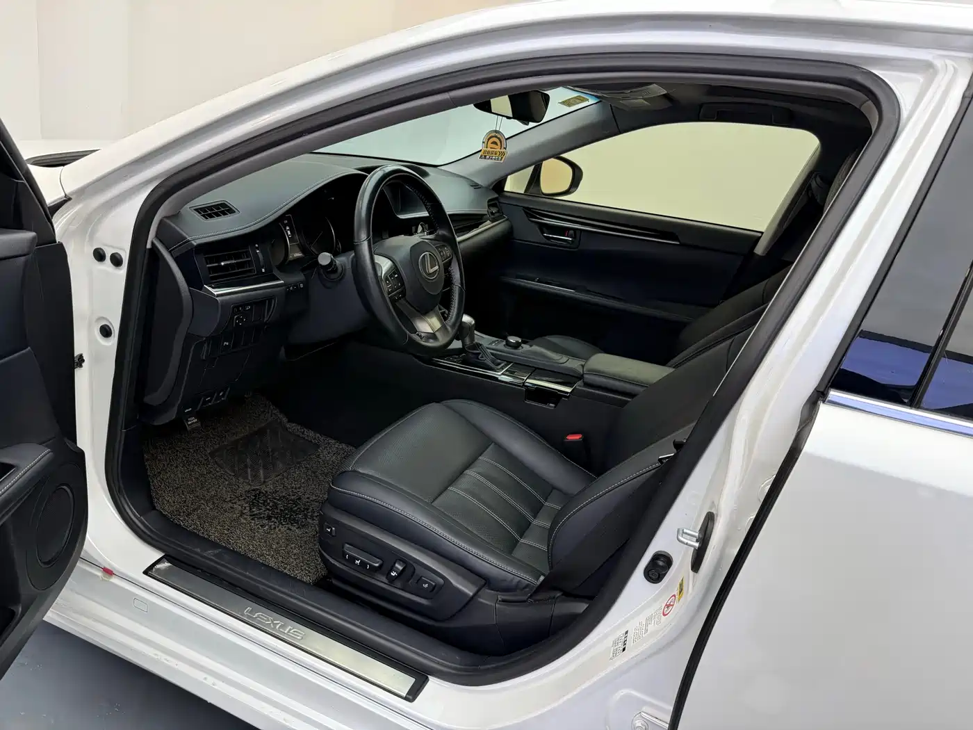 Lexus ES 2015 200 Elite Edition фото 9