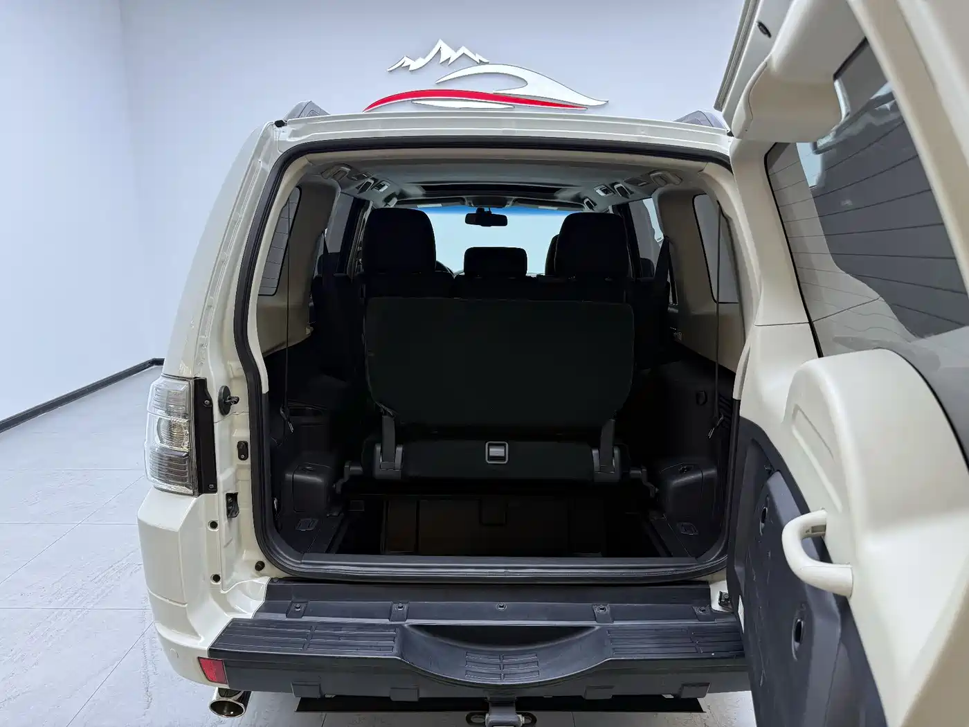 Mitsubishi Pajero (Import) 2018 3.0L Automatic Luxury Edition фото 10