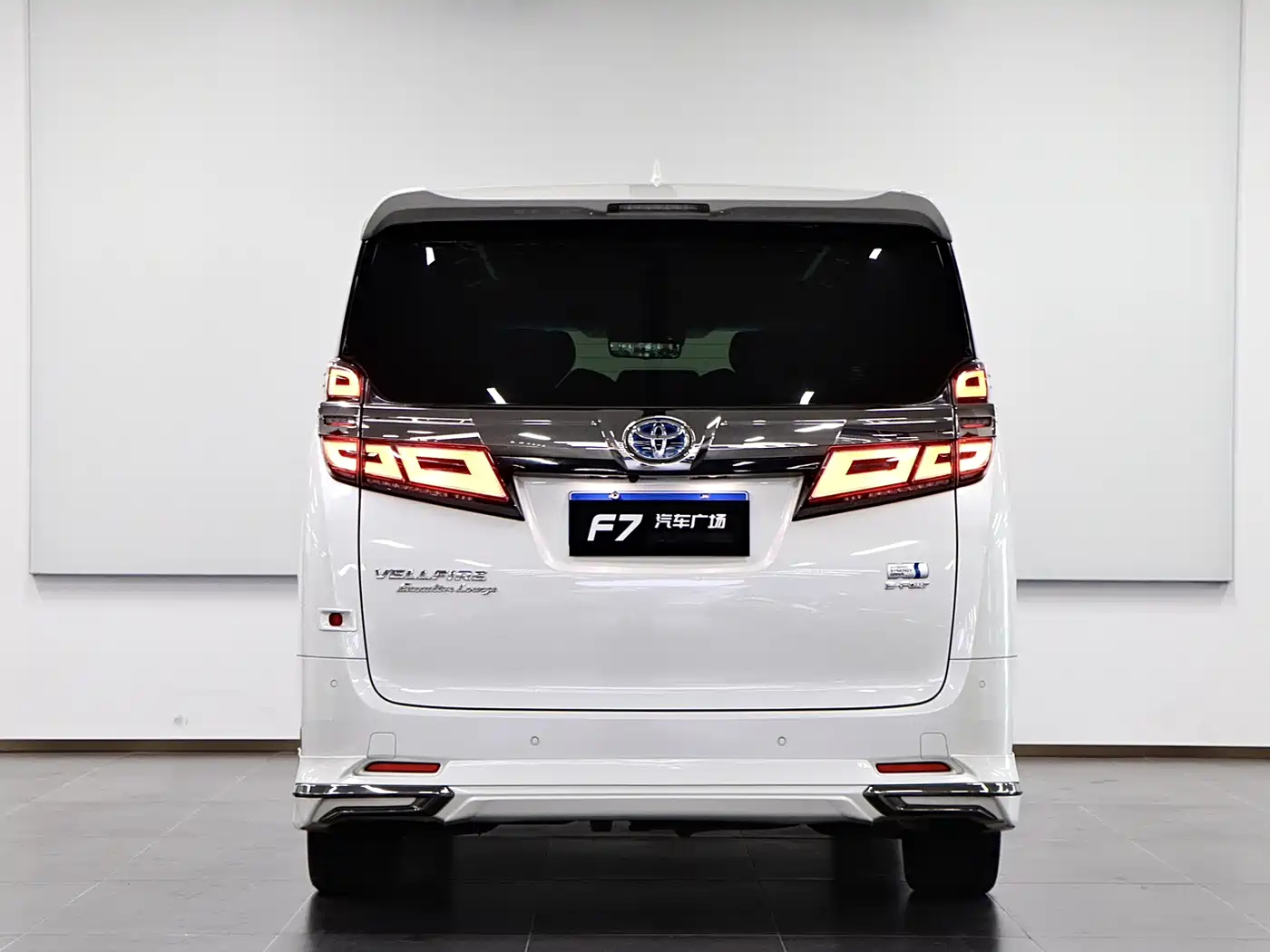 Toyota Vellfire 2020 Twin Engine 2.5L HV Premium Edition фото 5