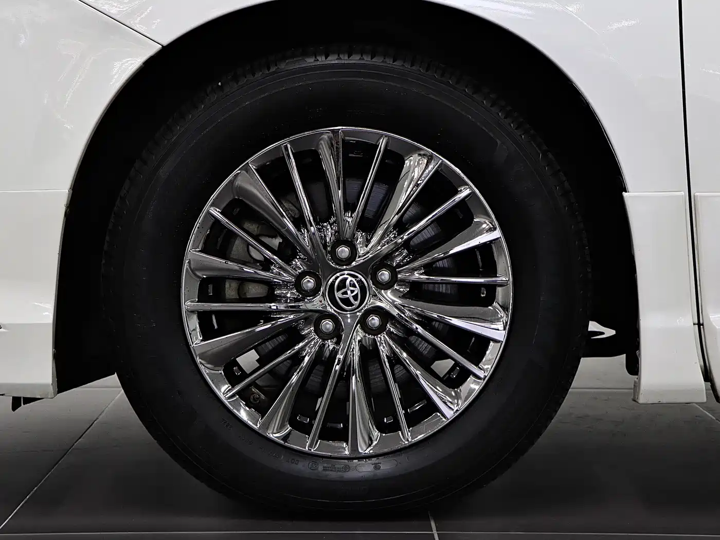 Toyota Vellfire 2020 Twin Engine 2.5L HV Premium Edition фото 8