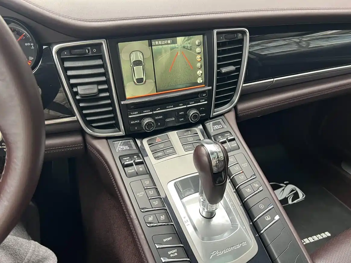صورة 4 - Porsche Panamera