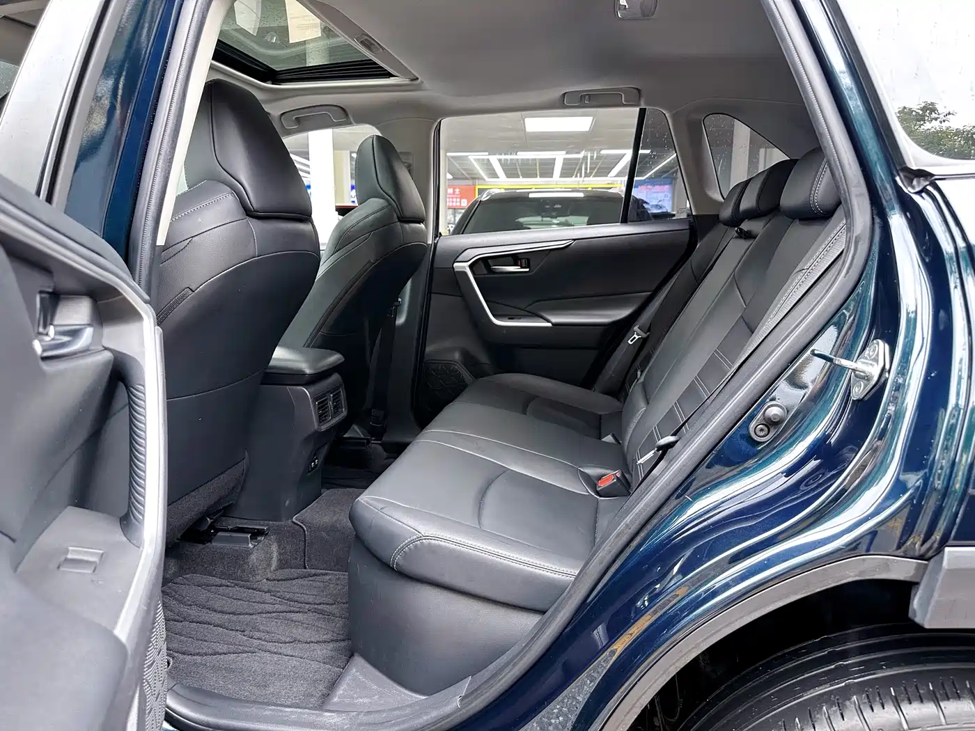 Toyota Wildlander 2020 Dual Engine 2.5L E-CVT FWD Luxury фото 12
