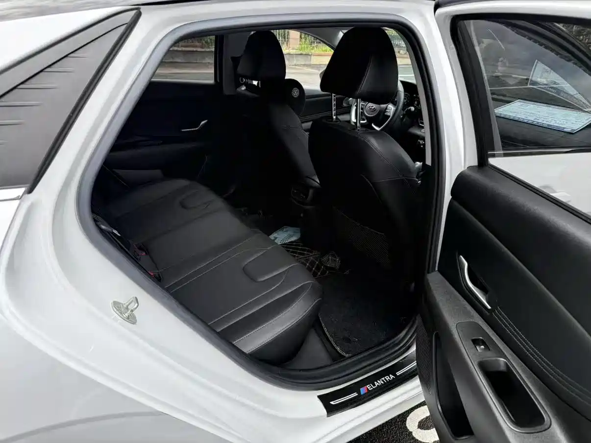 Hyundai Elantra 2022 1.5L CVT GLX Elite Edition фото 11