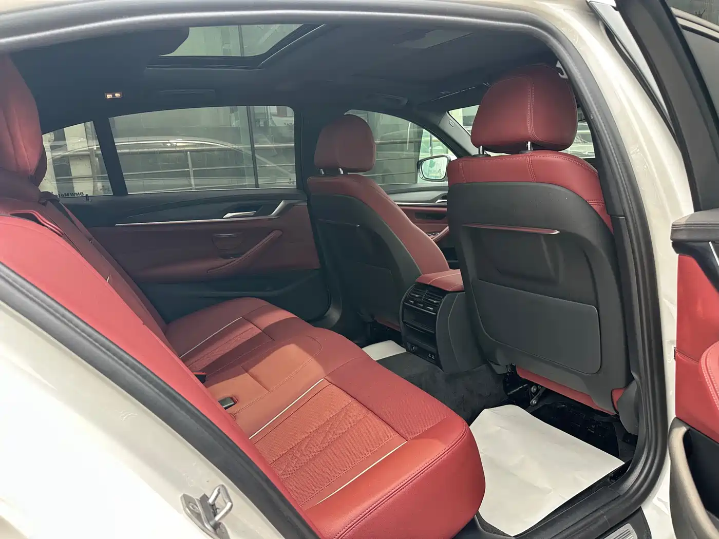 BMW 5 Series 2023 530Li Leading M Sport Package фото 10
